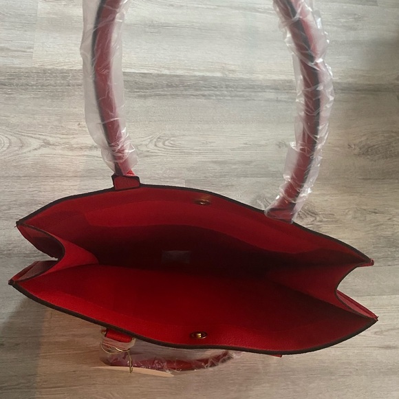 Beautiful red shoulder bag - Picture 4 of 8